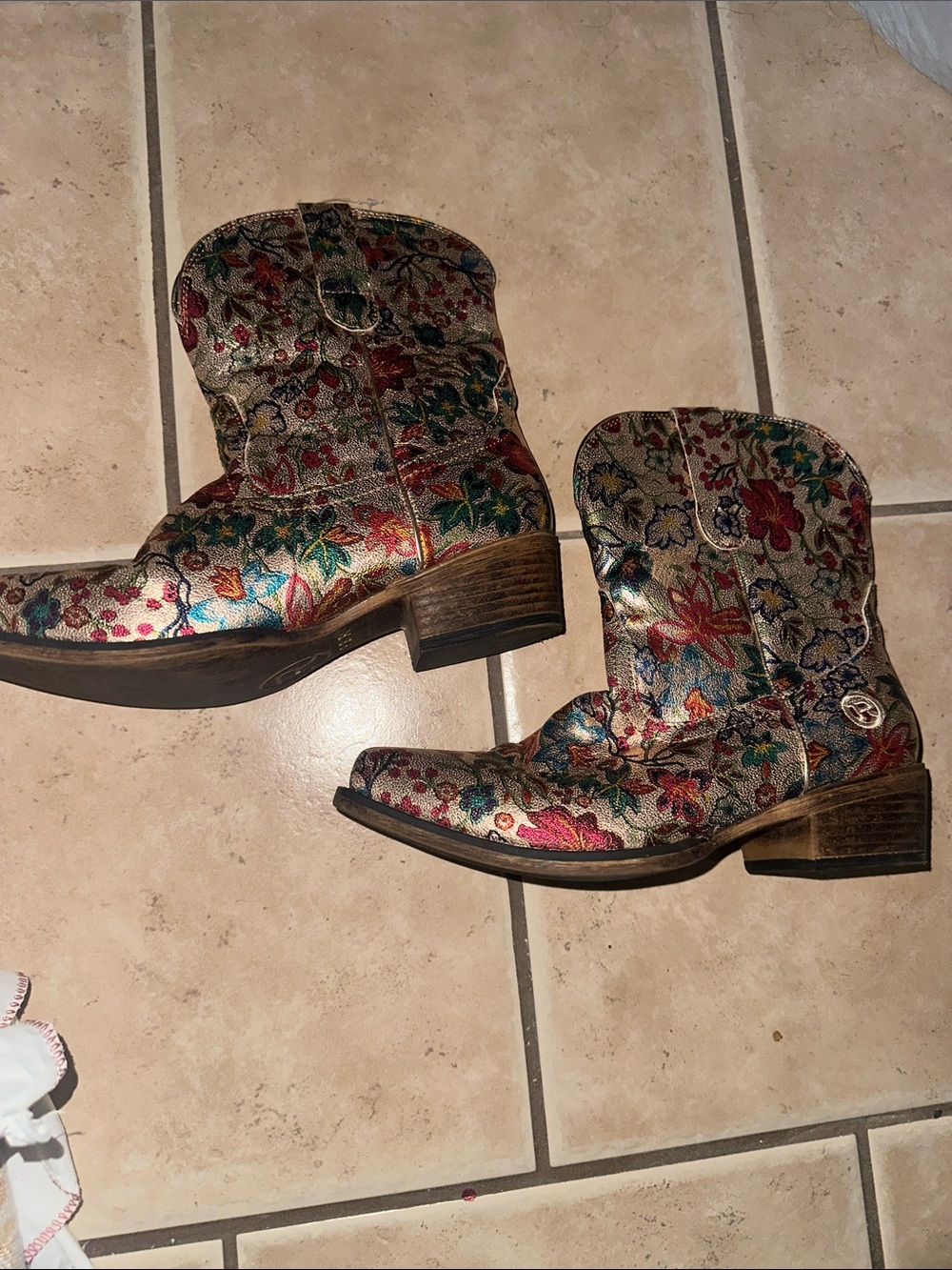 Roper Women's Floral Embroidered Ankle Boot - Cream Multicolor - Picture 2 of 4